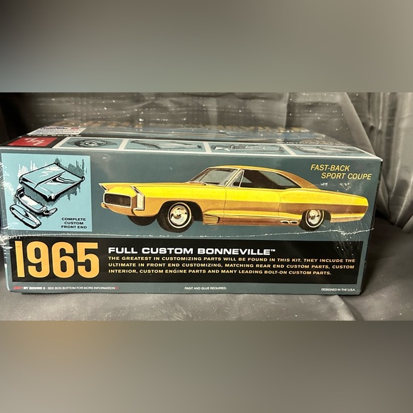 AMT 1-25 Scale Skill 2- 1965 Pontiac Bonneville Sport Coupe 3-in-1 Kit-Model Car - Picture 7 of 7